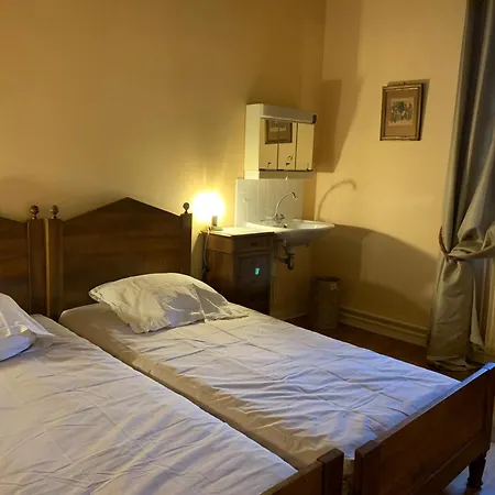 Holiday home Grande Maison Familiale A La Campagne 18kms De Lyon *